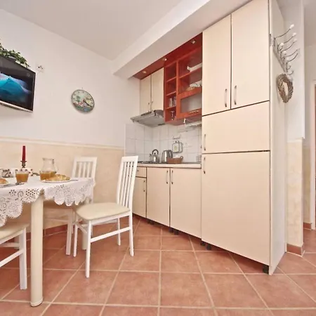 Apartments Dino דירה