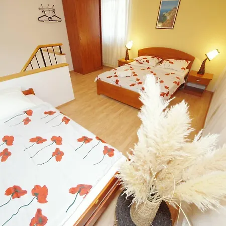 Apartments Dino דירה *